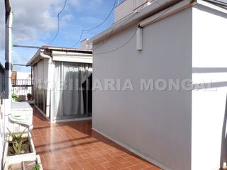 Flat  Carrer de valeta. Ático con ascensor y amplia terraza, muy soleado