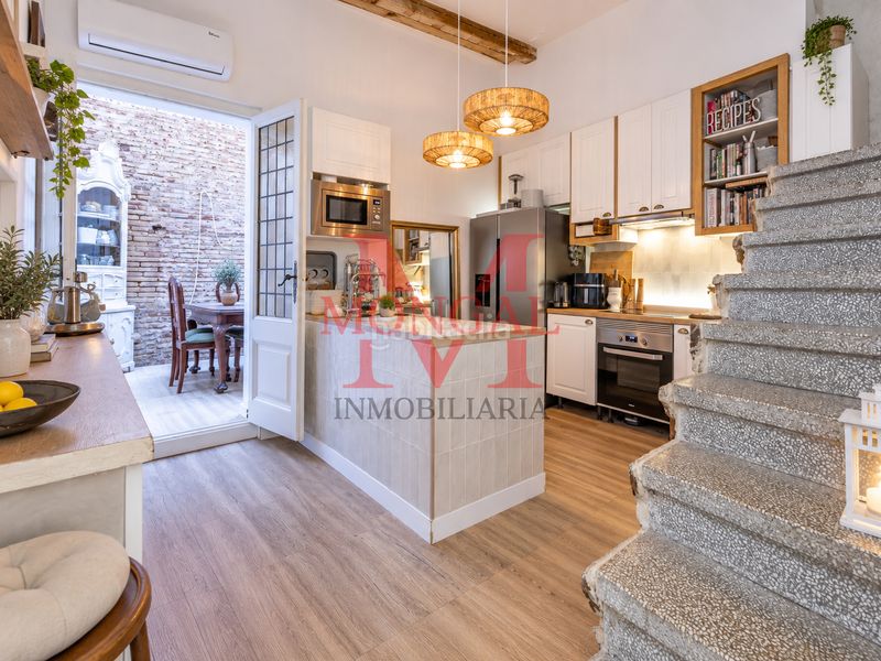 Foto b338eb00-9459-4994-b80e-27482c320e38. Casa adossada amb calefacció a Centre Mataró