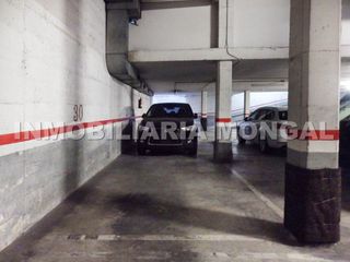 Rent Car parking in Carrer d'eusebi güell 55. Amplia plaza de parking en alquiler para coche grande, planta só