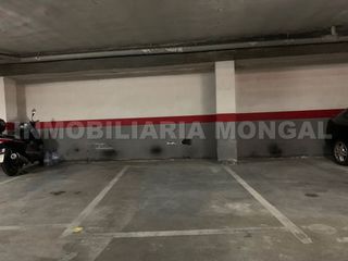 Aparcament cotxe a Carrer Victòria 35