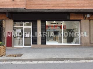 Location Local commercial  Carrer d'eusebi güell. Exclusivo local comercial situado en calle principal, zona con g