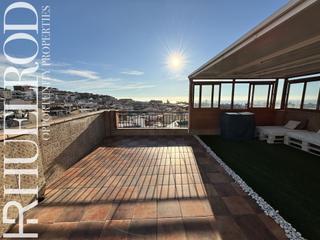 Casa adossada a Cerdanyola Nord. Amplia vivienda reformada con terraza y vistas al mar – lista pa