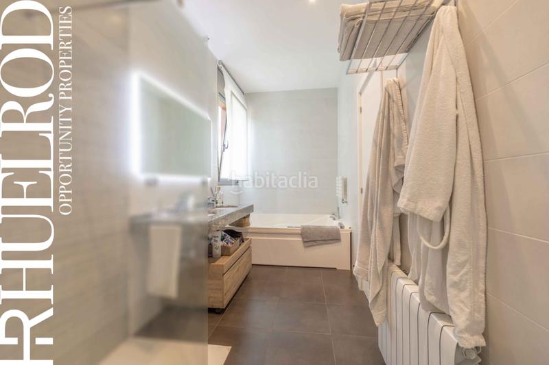 Foto 54c29944-3ed8-48a4-894f-027c9a15c049. Chalet avec cheminée chauffage parking piscine dans Cabrils