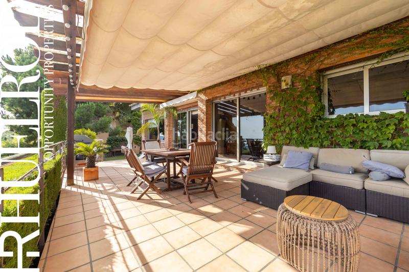 Foto 665af107-d6a0-4f85-a9d4-a6a90776d2a4. Chalet avec cheminée chauffage parking piscine dans Cabrils