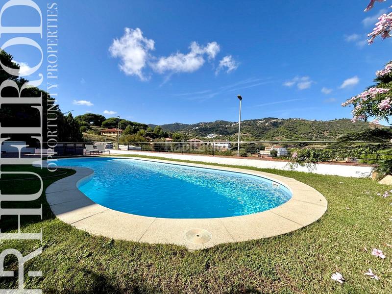 Foto a2d06332-73f5-4131-807a-f71d99044e0b. Chalet avec cheminée chauffage parking piscine dans Calella