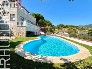 Chalet  Carrer de josep gallart i parera. Chalet en calella