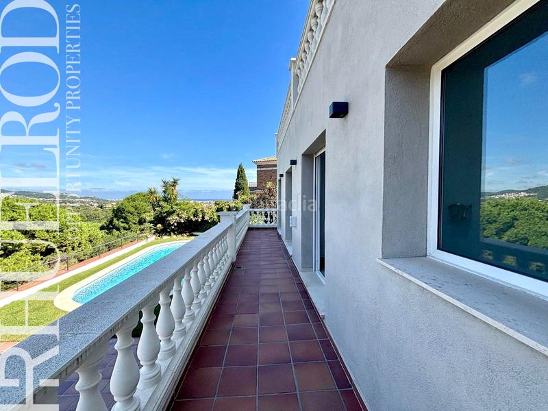 Foto f7f1a89e-7972-4522-9e6f-e48c672a667b. Chalet avec cheminée chauffage parking piscine dans Calella