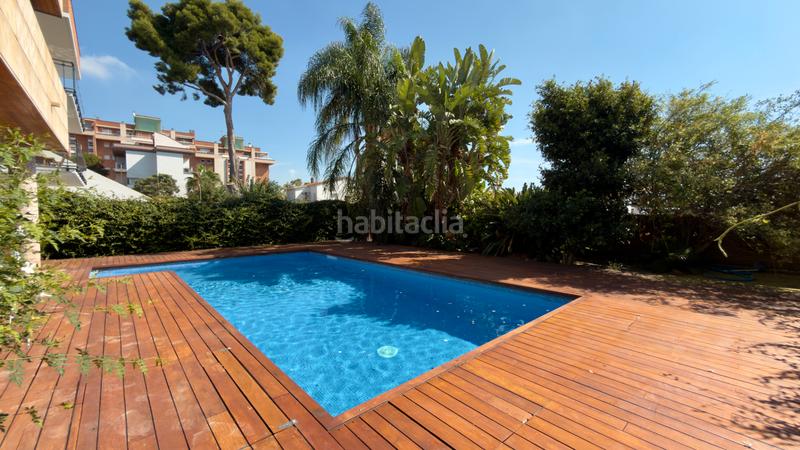 Foto 28bd2251-bcdb-4453-be73-0d9679323fd0. Chalet in avinguda 312 6 in Montmar Castelldefels