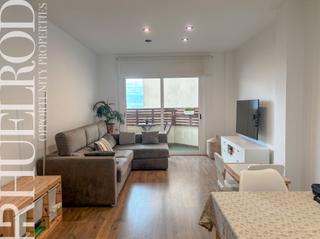 Appartement  Carrer d'ardales. Piso en última planta con balcón, suite y piscina en blanes