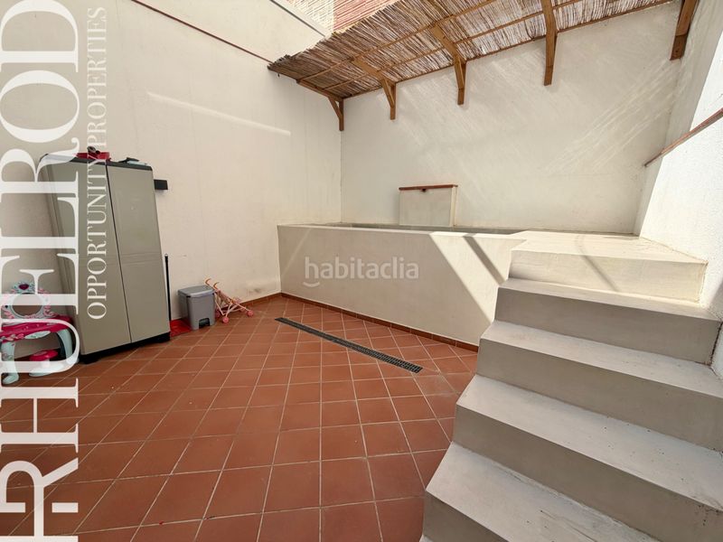 Foto a231e092-8c59-455b-8423-502a002d9d56. Planta baixa amb piscina a Calella