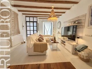 Casa adossada  Carrer clapés. Casa reformada con terrazas en el centro de vilassar de dalt – d