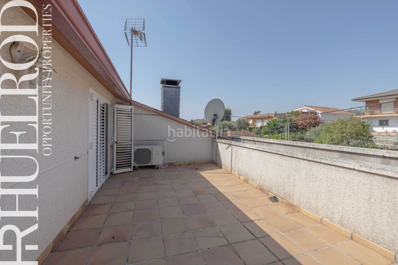 Foto f38896a9-590f-4bbd-a6d6-7b89babd83f9. Casa amb xemeneia calefacció aparcament a Lliçà d´Amunt