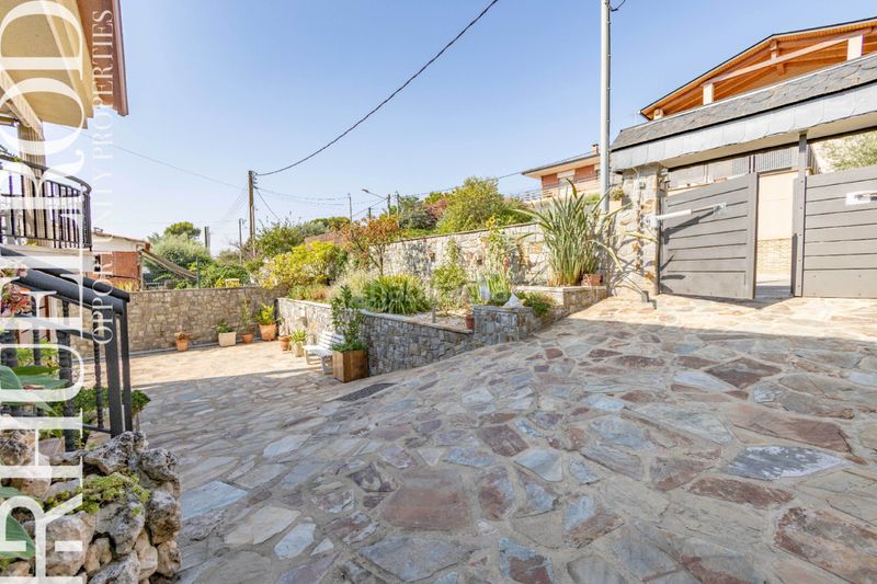 Foto fb54ca57-ab6d-43cf-9ac3-aa3041989d80. Casa amb xemeneia calefacció aparcament a Lliçà d´Amunt