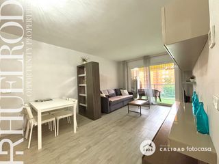 Etagenwohnung  Plaça europa. Apartamento con licencia turística, piscina y a solo 300 metros