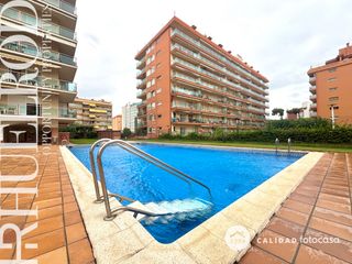 Pis  Plaça europa. Apartamento con licencia turística, piscina y a solo 300 metros