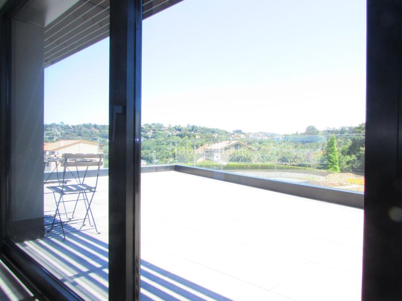 Foto 02e42e3c-ff38-402b-8d77-7e2154bcb15d. Location local commercial dans lugar de la telva 1 dans Cambre