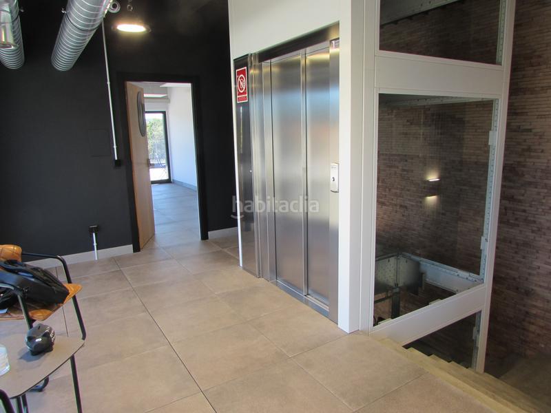 Foto e39424a0-d145-4381-8473-8a0dea8c6a21. Location local commercial dans lugar de la telva 1 dans Cambre