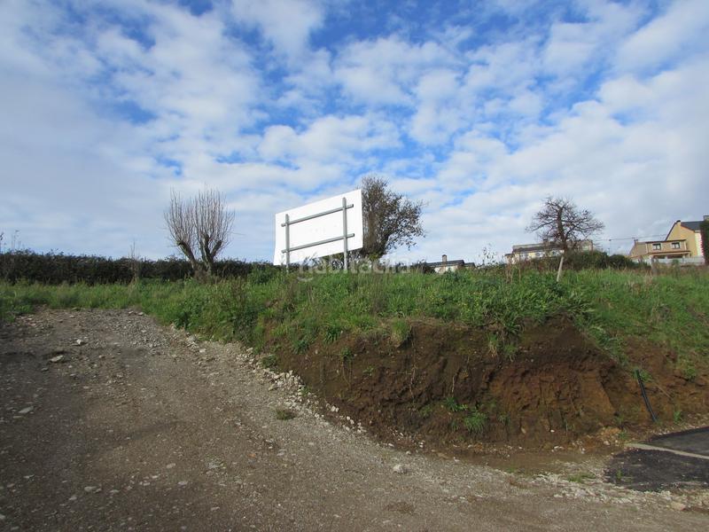 Foto bde441c2-e5ec-49eb-af36-c81cccd6e611. Terrain résidentiel dans rúa vacarizas 1 dans Liáns Oleiros