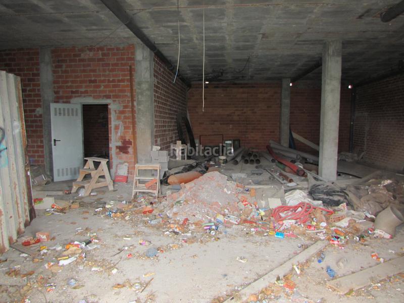 Foto 13fb90a5-2c8a-4255-8161-2ff548ac5d25. Local comercial en rúa rafael bárez 26 precio negociable en Narón