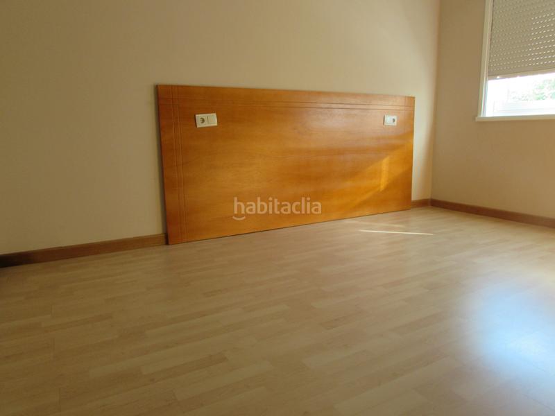 Foto 5c73a6ff-1427-4e0b-9a88-fa289f286d58. Alquiler piso en rúa vicente risco 1 en Oseiro Arteixo