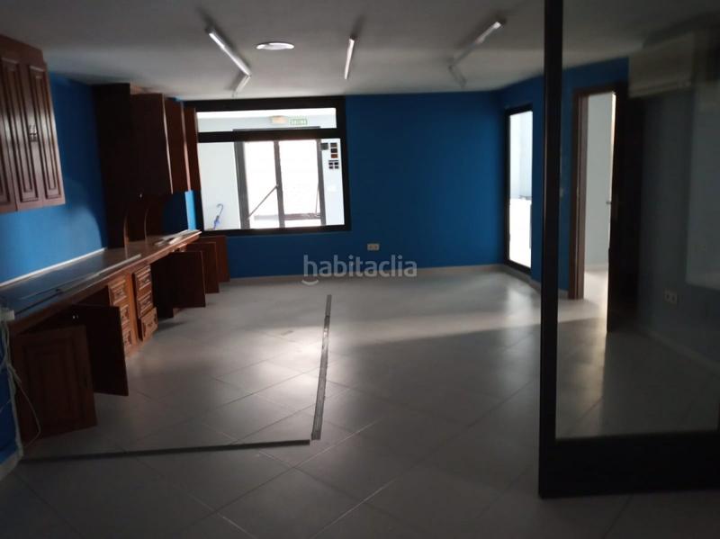 Foto 5f30b393-79c3-4068-aa02-d7197f3b7ef3. Local comercial  centrico en Boiro