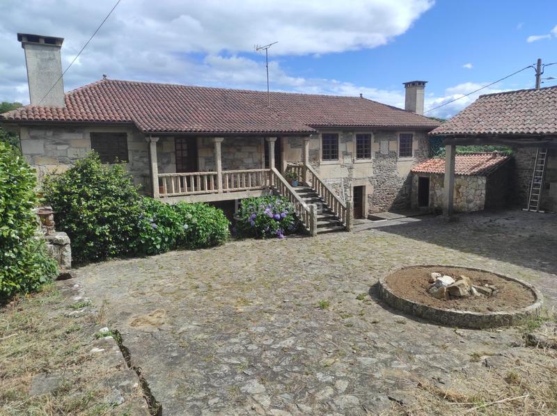 Foto 3a6f5284-17a3-4ebe-a56a-35b9f84ee767. Casa  de piedra con finca en lalin en Lalín