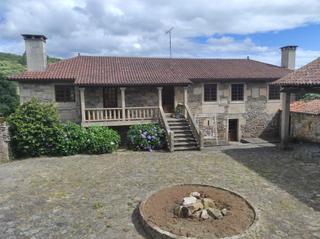 Casa en Laln. Casa de piedra con finca en lalin