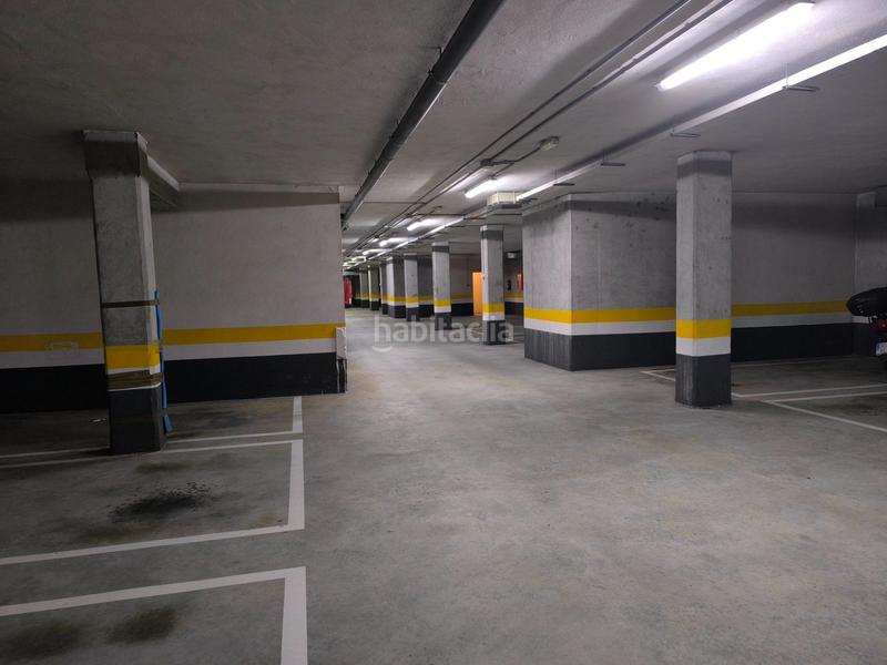 Foto 8f645f9c-64f0-46e9-adc0-ffe596e78ef1. Parking voiture dans calle roberto vidal bodaño 1 dans Santiago de Compostela