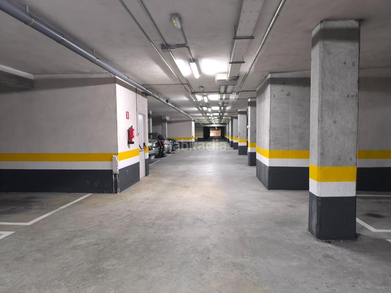 Foto f4d1215c-727f-4a32-a0ca-47992e565476. Parking voiture dans calle roberto vidal bodaño 1 dans Santiago de Compostela