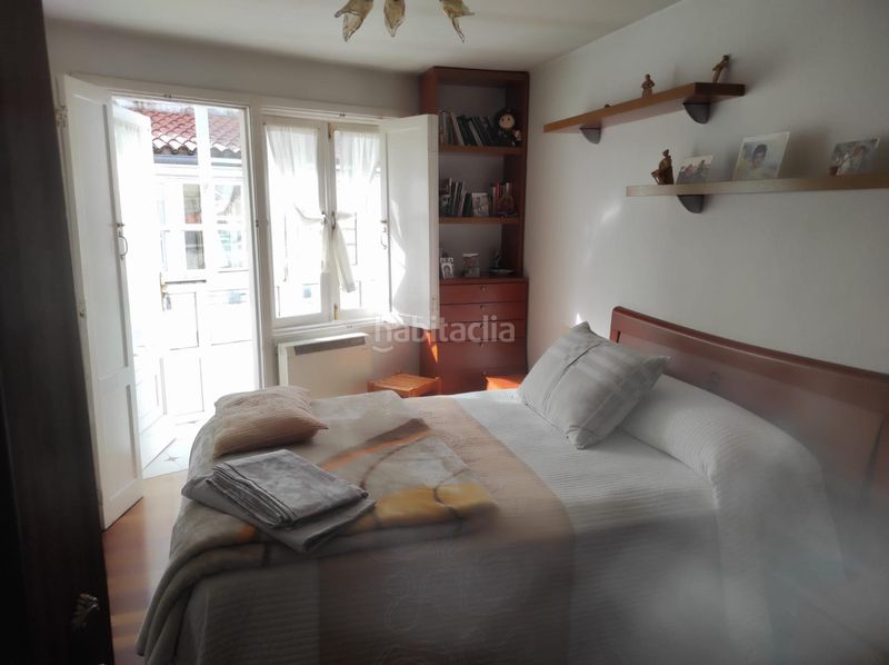 Foto 49cd5696-d1fd-44e5-924b-d053cc2268a1. Casa amb calefacció a Casco Histórico Santiago de Compostela