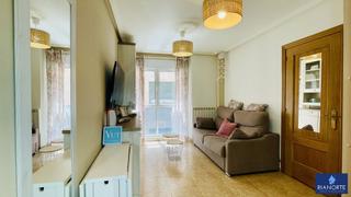 Apartament  Calle rincón. Apartamento en venta en el centro de luanco, funcionando como vi