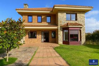 Chalet  Calle cuba. Fantástico chalet individual en luanco, con finca y vistas al ma