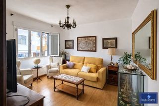 Etagenwohnung  Calle madrid. Piso de tres dormitorios en el centro de luanco, con un trastero