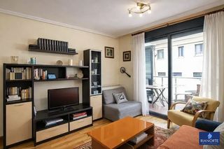 Pis  Calle clara campoamor. En luanco, piso muy c�ntrico, a 300 mts de la playa, con garaje