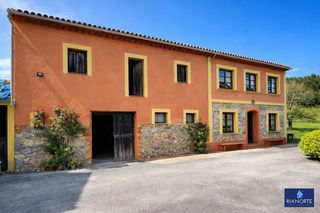 Casa  Lugar el campo go manzaneda. Casa para reformar, cuadra y garaje, con una magnífica finca de