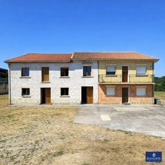 House  Go-10. Casa de aldea con panera y finca de 12.500 m en podes luanco, en