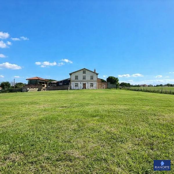 Foto 720f6d7c-0955-4a33-a604-fbe2ef00e43f. Casa amb calefacció aparcament a Verdicio-Bañugues-Cabo Peña Gozón
