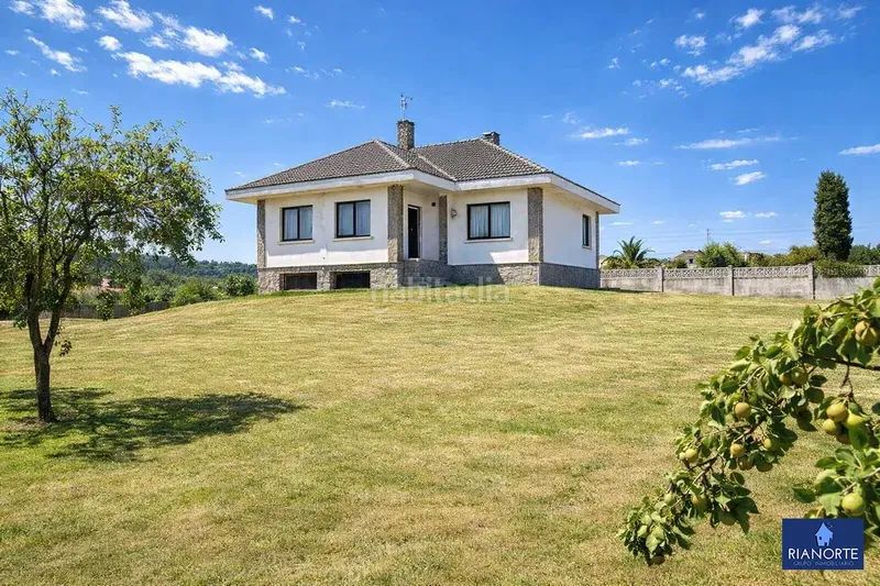 Foto a64bd3b1-68f8-46b4-aa56-ddc159c7967e. Chalet mit heizung parking in Bocines-Nembro-Cardo Gozón
