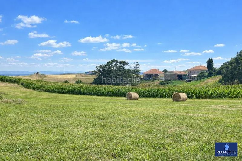 Foto 6925b175-e308-4b16-a995-f97826d9af74. Finca rústica parcela edificable en podes, a 10 minutos de luanco, llana soleada para una vivienda unifamiliar. en Gozón