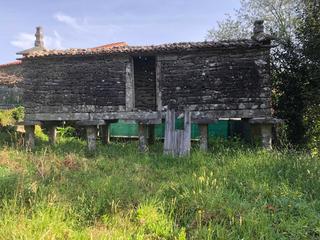 Casa a N/a. Se venden dos casas de piedra del año 1900 con horreo, galpones