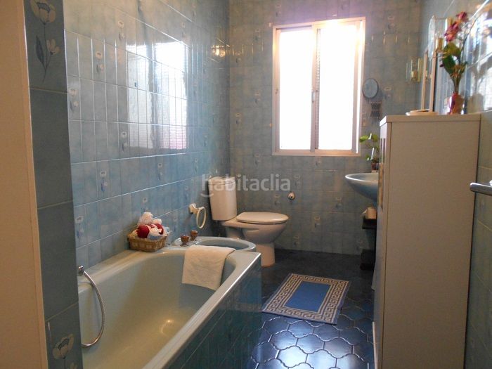 Foto f73000ee-e8e3-43de-aebb-08093a279988. Xalet amb xemeneia calefacció aparcament a A Gándara Narón