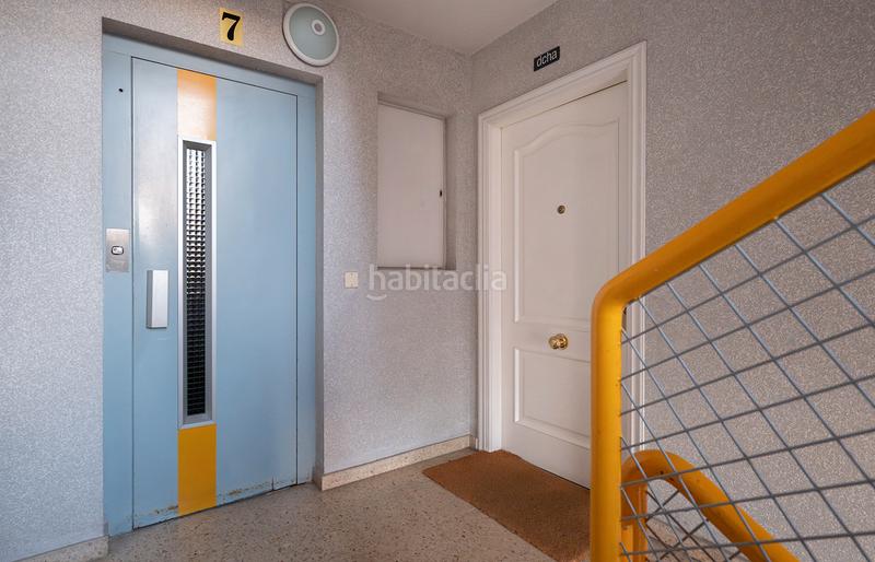 Foto 1ca8a8cb-35bd-41f7-a601-bf1389af8a2f. Piso  en salvador de madariaga en Someso - Matogrande Coruña (A)