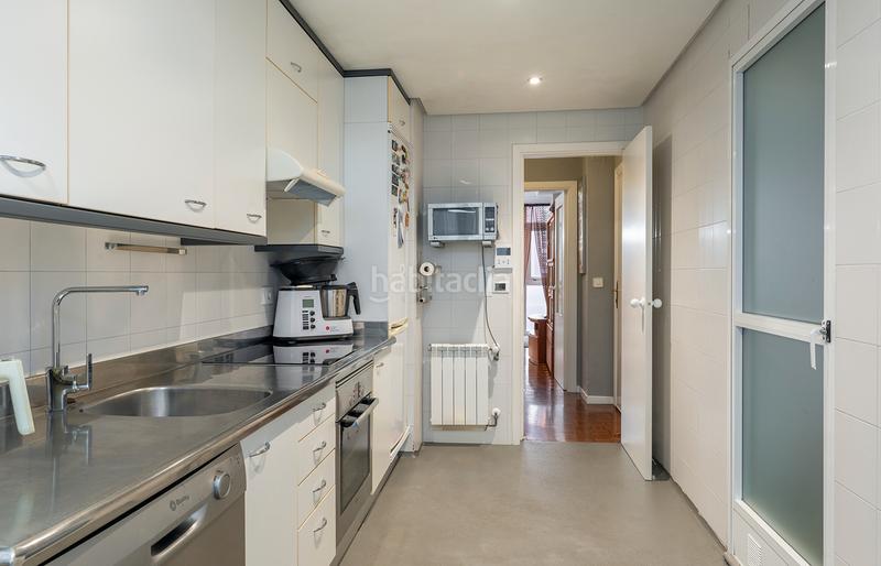 Foto d8c850c1-70a0-4c4b-92bd-e9449b997382. Piso  en salvador de madariaga en Someso - Matogrande Coruña (A)