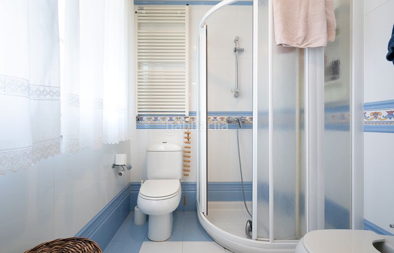 Foto 0a166185-1a53-437d-99fd-4ef9d6006166. Xalet amb xemeneia calefacció aparcament piscina a Oleiros