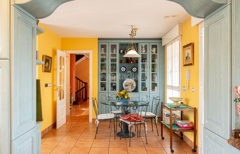 Foto 7dedd7a7-4770-4c64-b02e-78cb6154ba57. Xalet amb xemeneia calefacció aparcament piscina a Oleiros