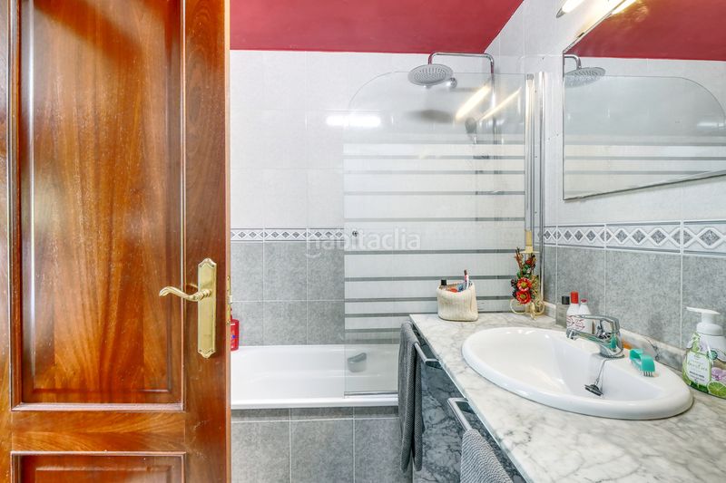 Foto dd8311cc-97b3-4630-8766-f4dbcf822023. Semi detached house in rúa antonio casares rodríguez 33 in Coruña (A)