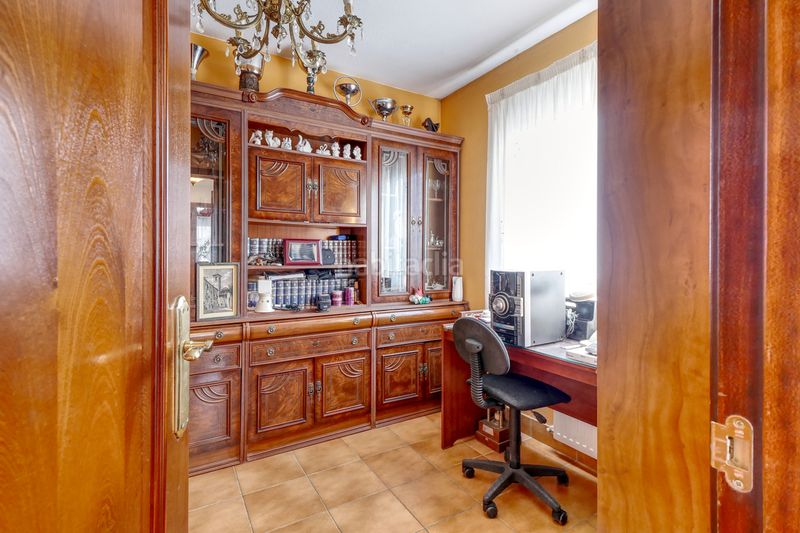 Foto e0a0f2f8-45e9-4f94-b585-2f5a43c6893e. Semi detached house in rúa antonio casares rodríguez 33 in Coruña (A)