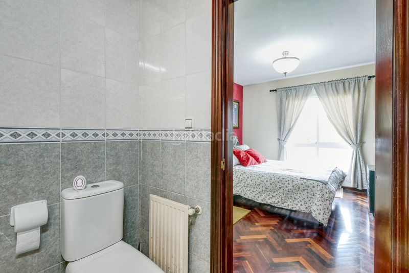 Foto e9f3b792-a23f-49ff-a3d5-870d8c792311. Semi detached house in rúa antonio casares rodríguez 33 in Coruña (A)