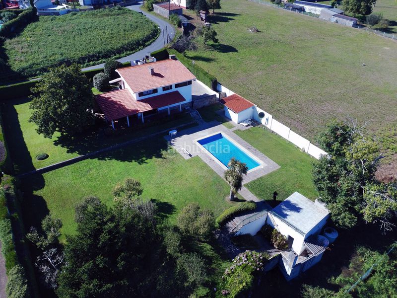 Foto 600c5091-fce2-4a4e-9bd8-7604376e39dd. Chalet con camino riscaldamento parcheggio piscina in Sada