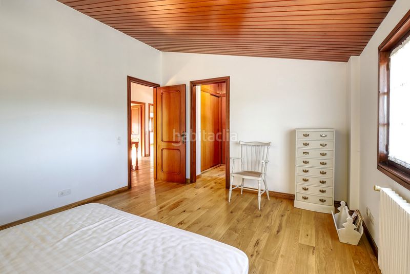 Foto ba96b06d-b6ea-470c-8e39-2a3d16273dee. Chalet con camino riscaldamento parcheggio piscina in Sada
